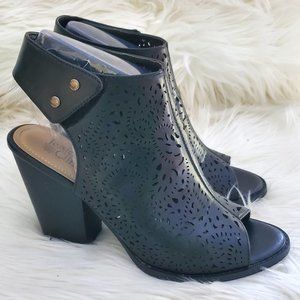 Jessica Cline Black Open Toe Laser Cut Chunky Heel SZ 7.5M